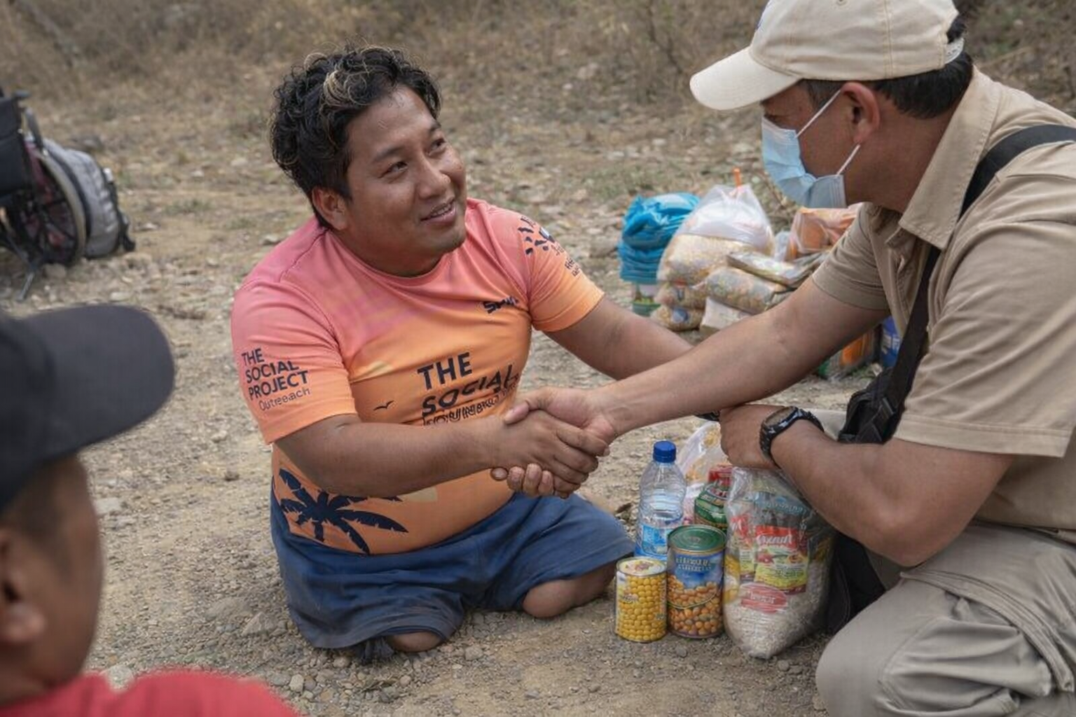 Jonatan receiving help